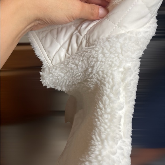 ALO~ Sherpa Edge Shacket Ivory Size XS (2-4) QUILTED Pockets and Elbows. - Picture 16 of 16